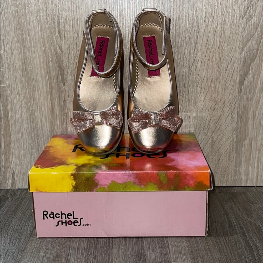 Gold shoe